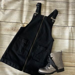 Art Class Girl’s Black Denim Pocket Zip Front Overall Dress Size 7/8